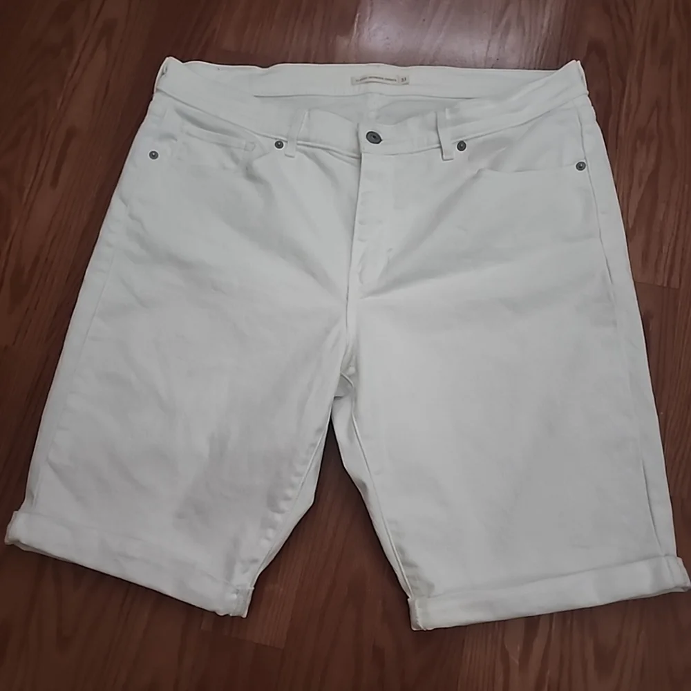 Levi's classic bermuda shorts‎ size 33 white